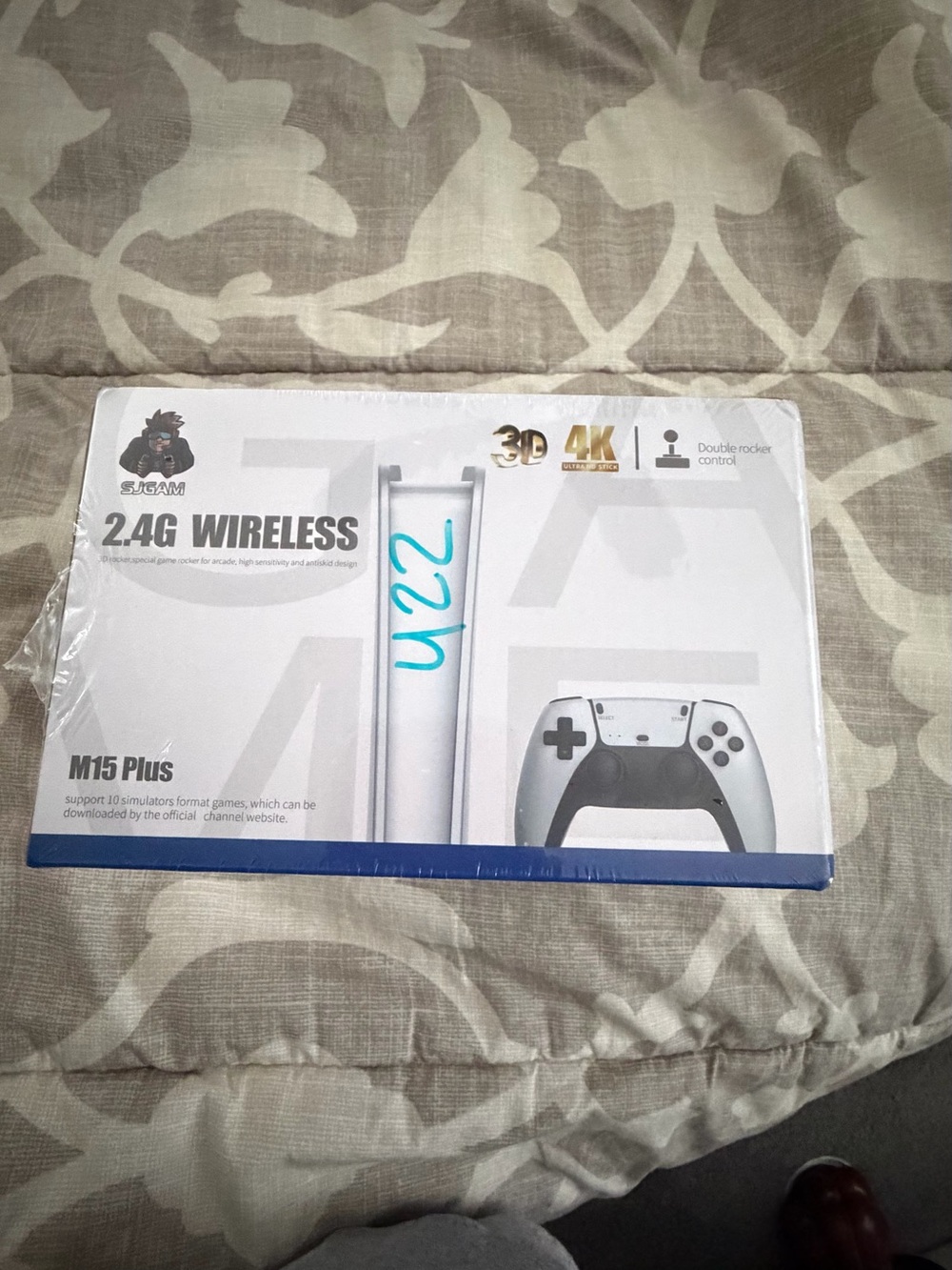 M15 Plus 2.4G Wireless White & Black Game Controller